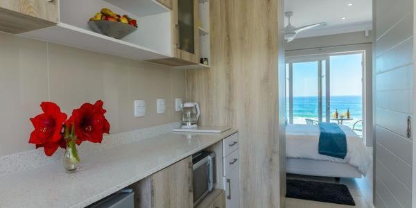 Ocean Breeze Apartment Sea View Екстериор снимка